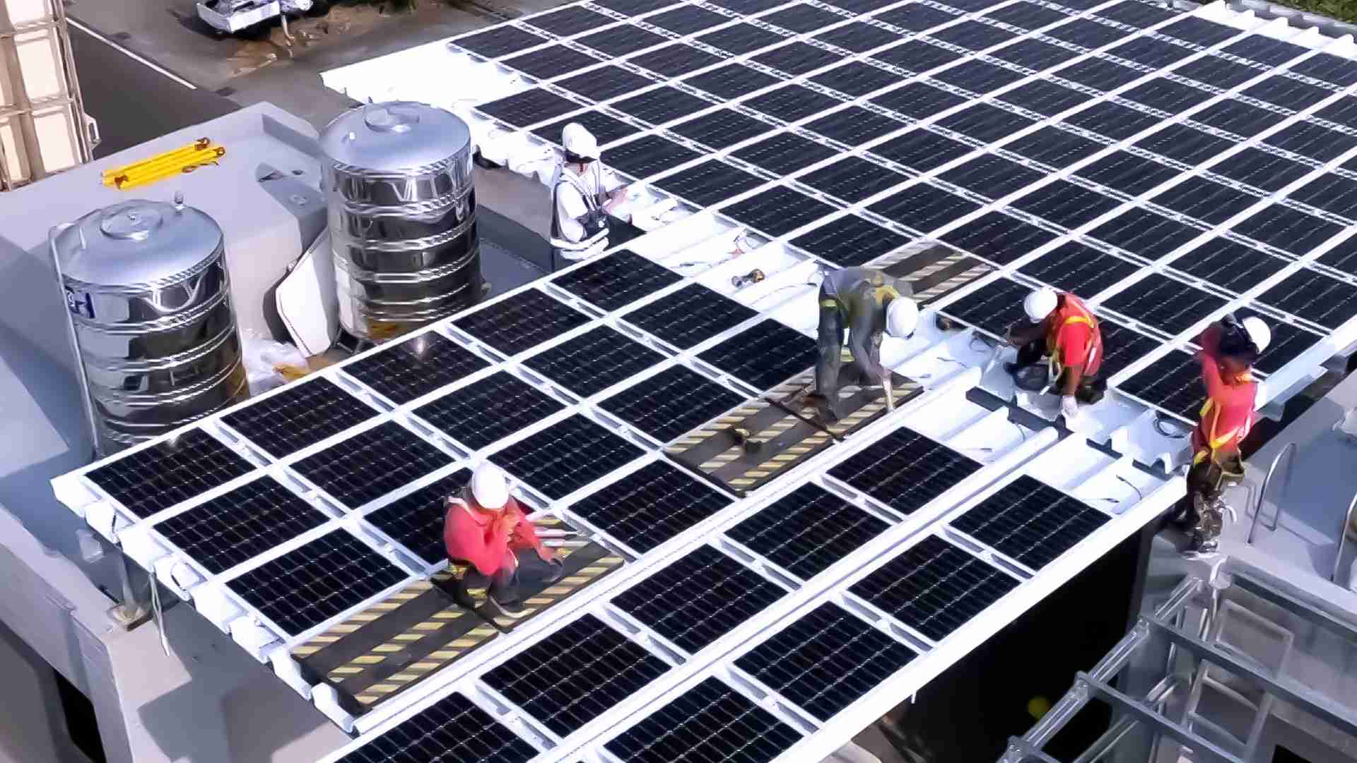 口袋牛店着力于替代能源之技术研发，，，，如光电浪板的相关制程、、、、设备与产品，，，其中所开发之光电整合型浪板，，减少传统金属支架安装，，更提升耐候度，，，，可广泛运用于多元场域，，，，并辅助建筑达到净零碳排目标